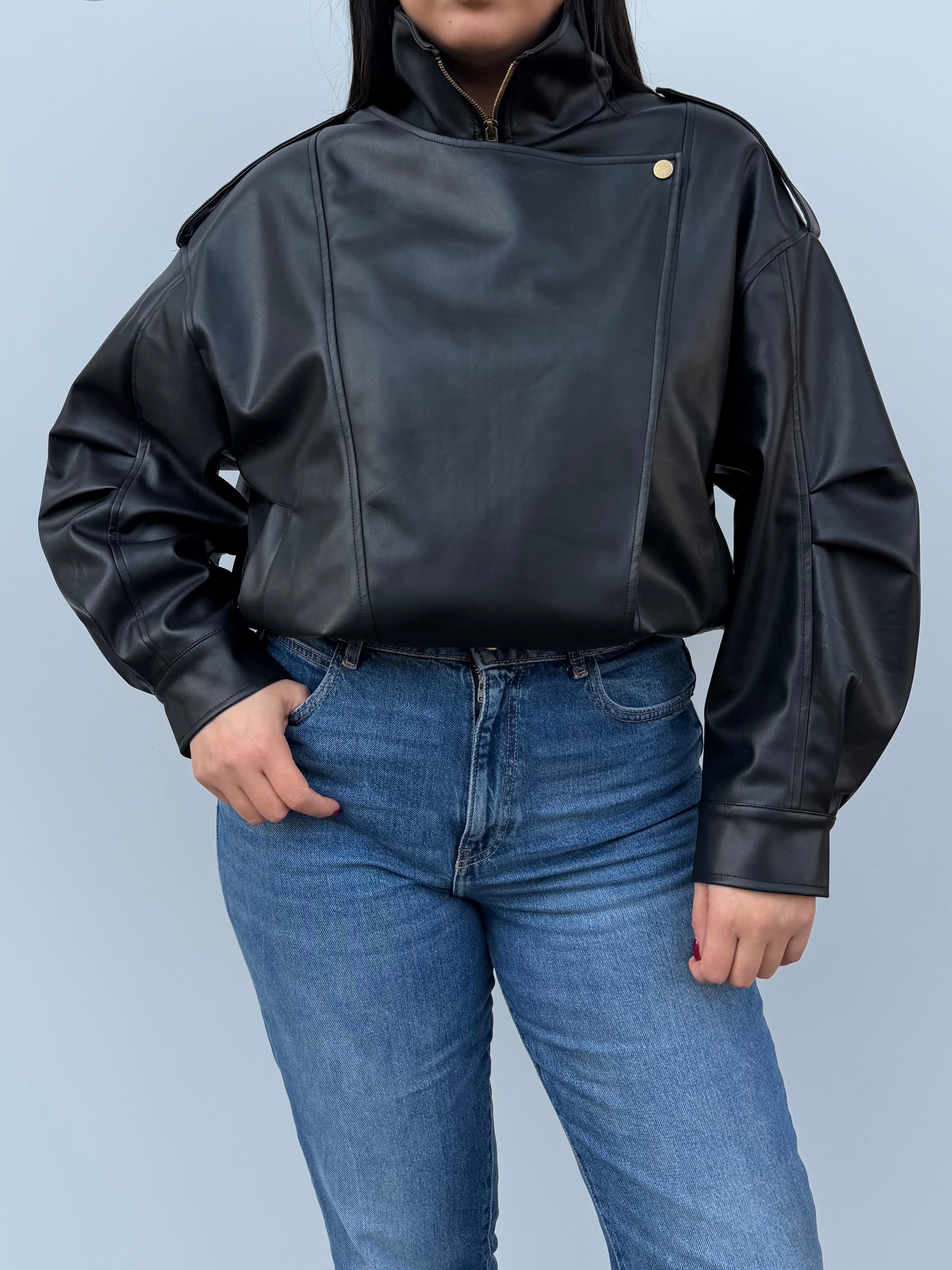 Giubbotto in ecopelle con collo alto