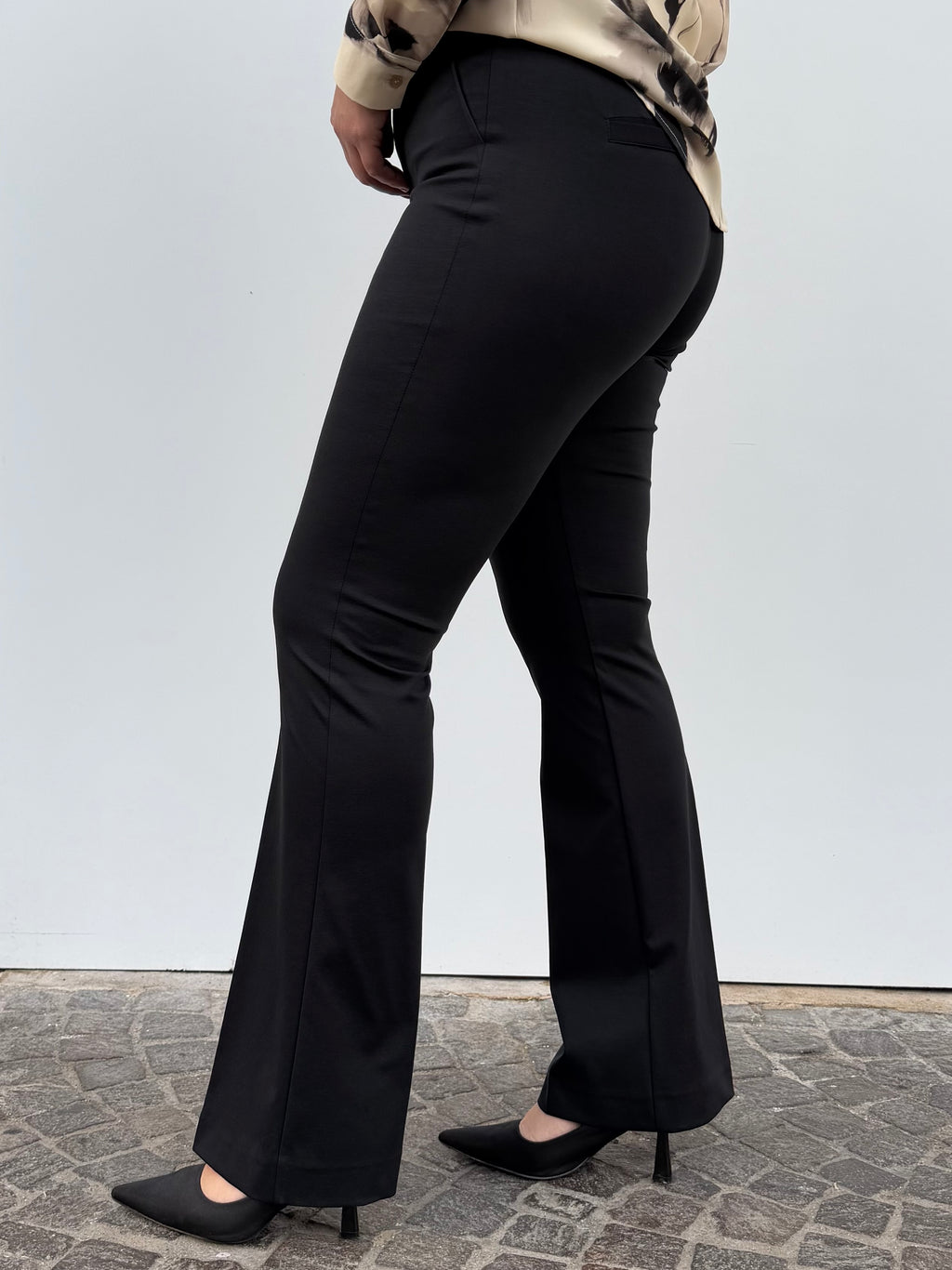 Pantalone zampa in punto milano