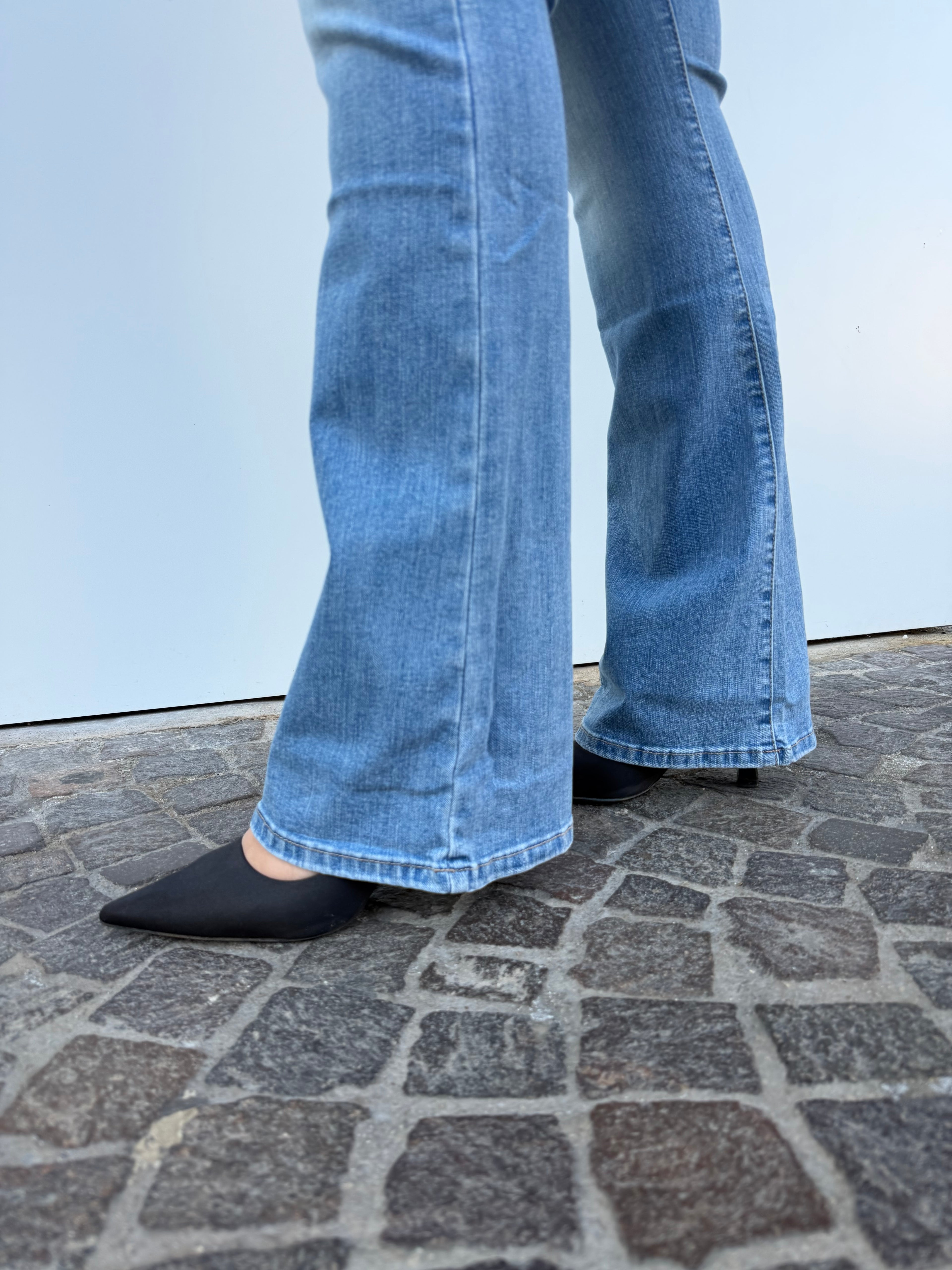 Jeans a Zampa Lavaggio Chiaro