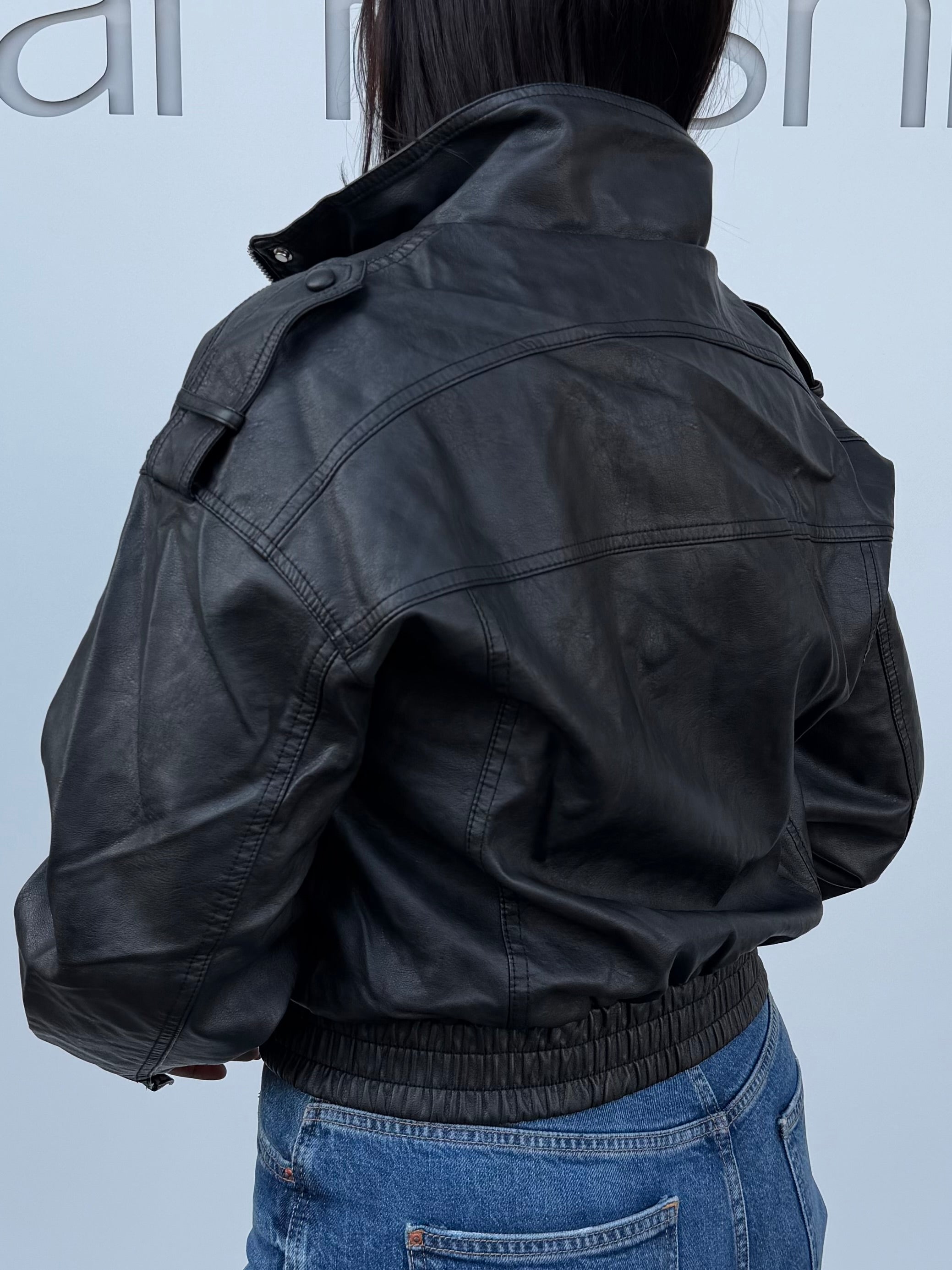 Giubbotto in ecopelle con zip e tasche