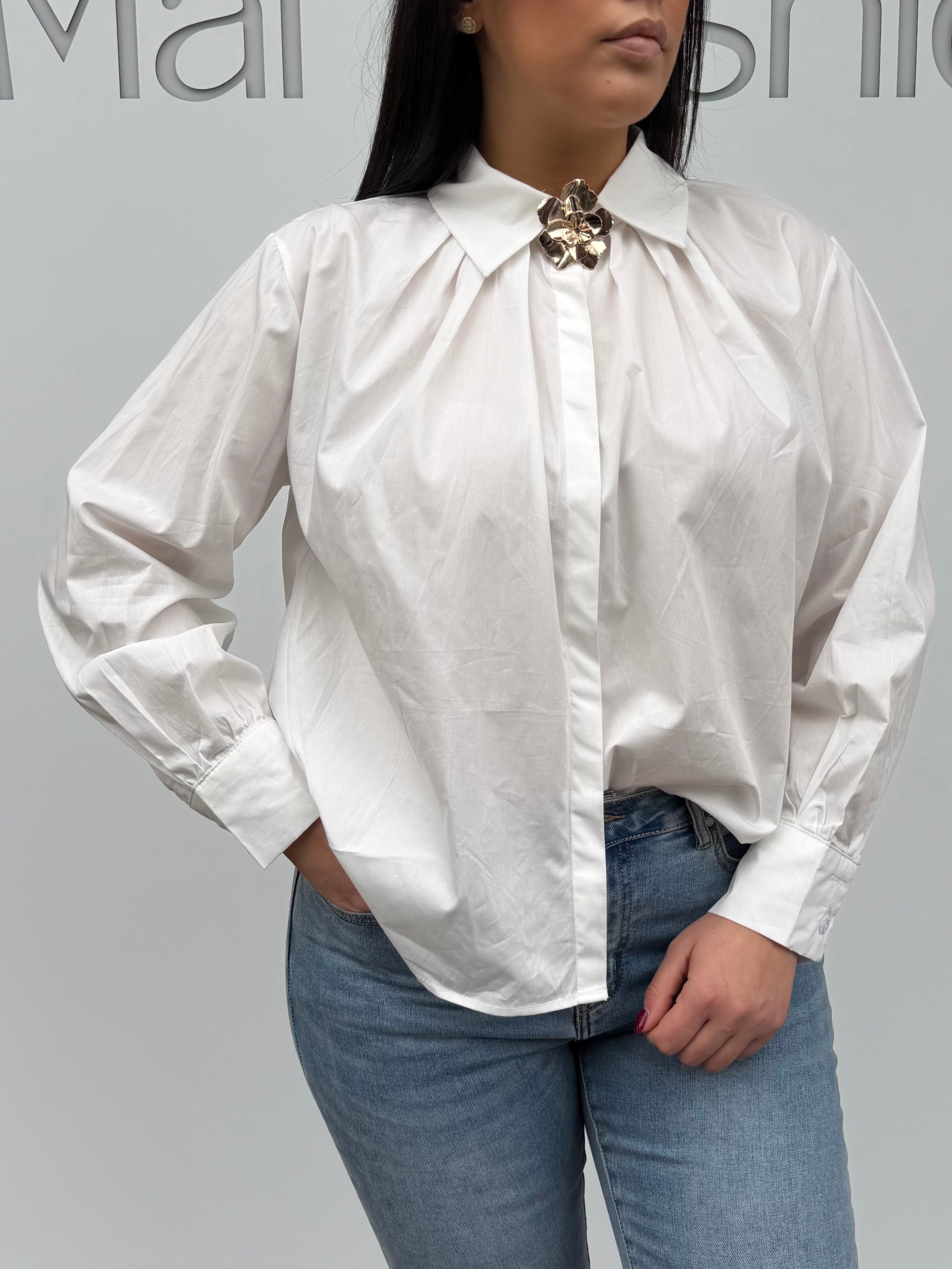 Camicia in cotone con spilla oro