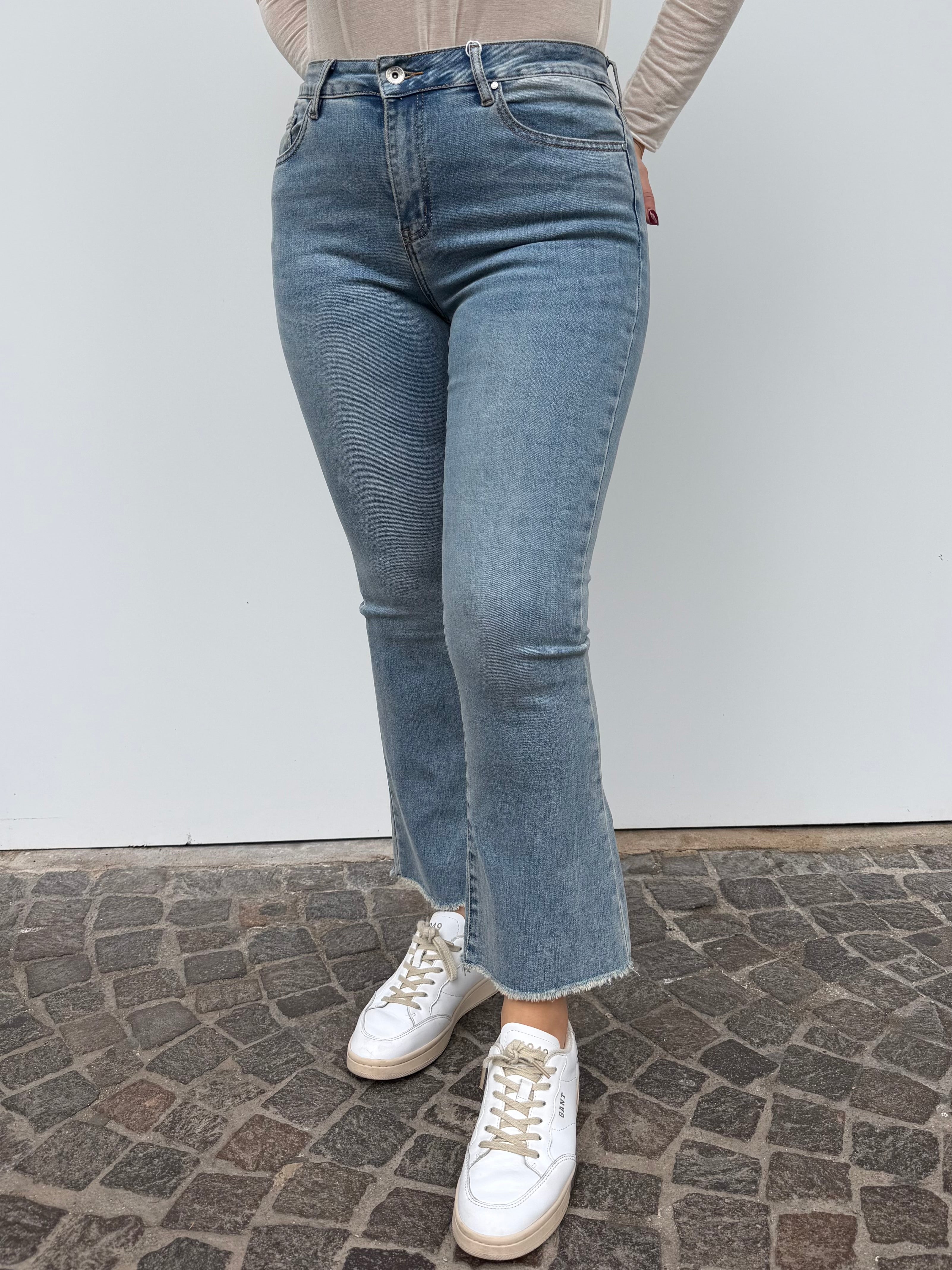 Jeans trombetta lavaggio sfumato