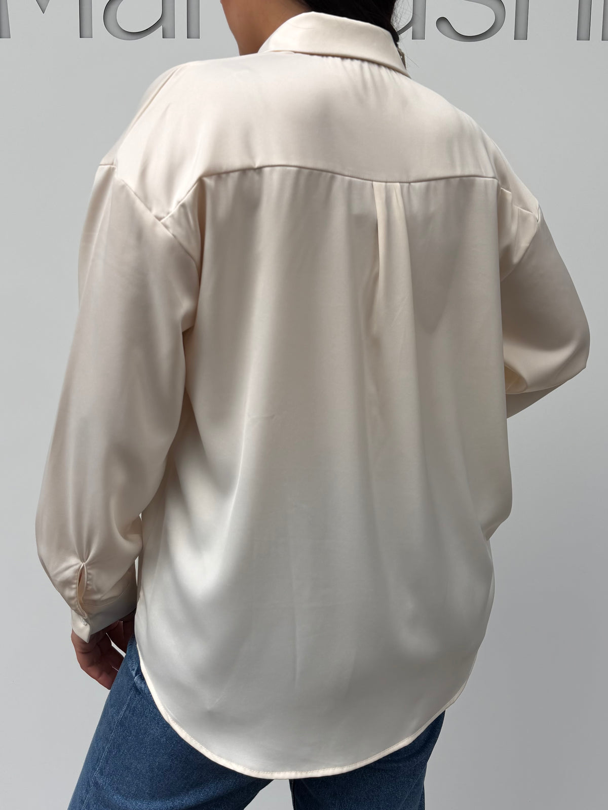 Camicia in satin con dettagli oro