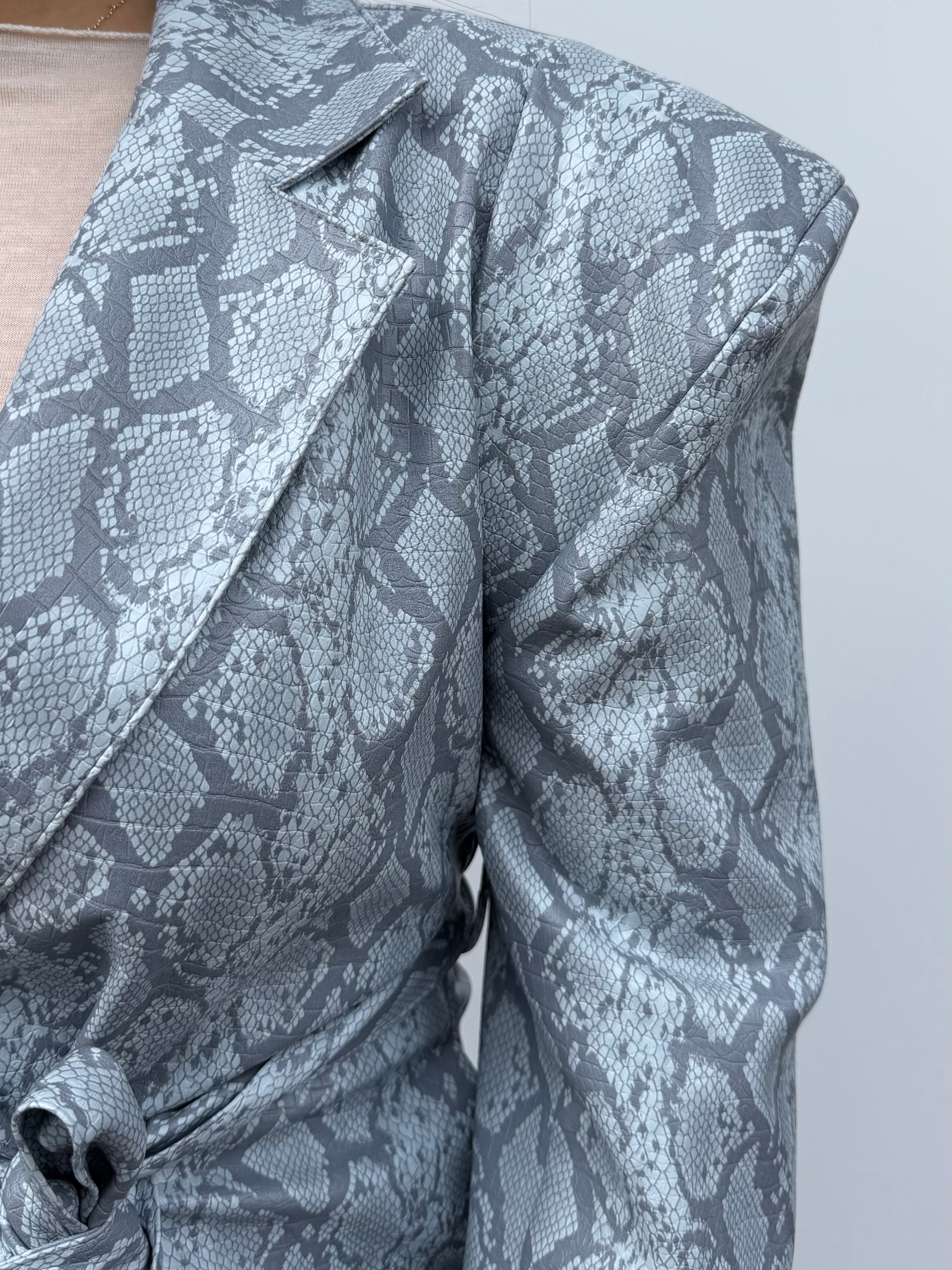 Giacca in ecopelle pitonata