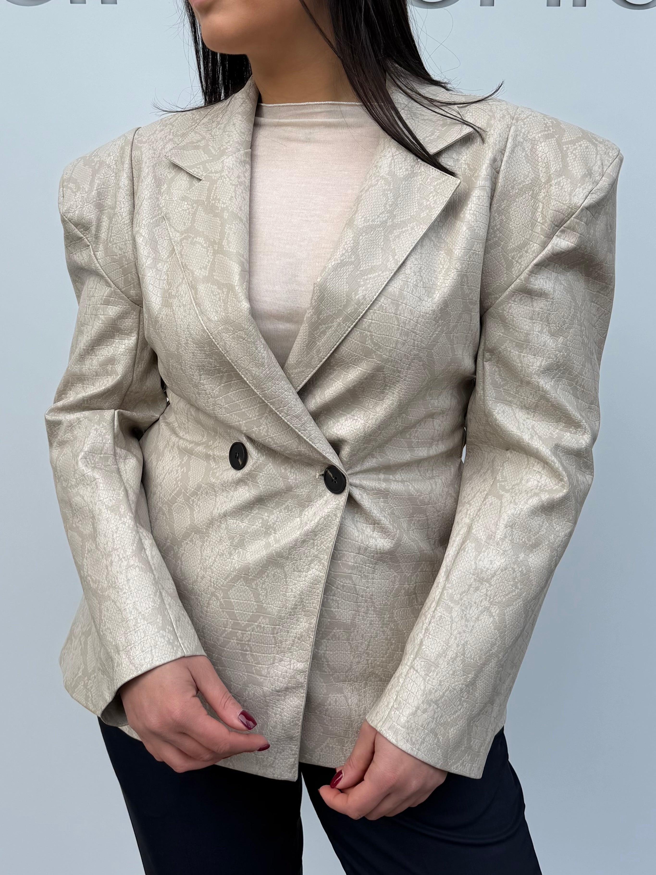 Giacca in ecopelle pitonata