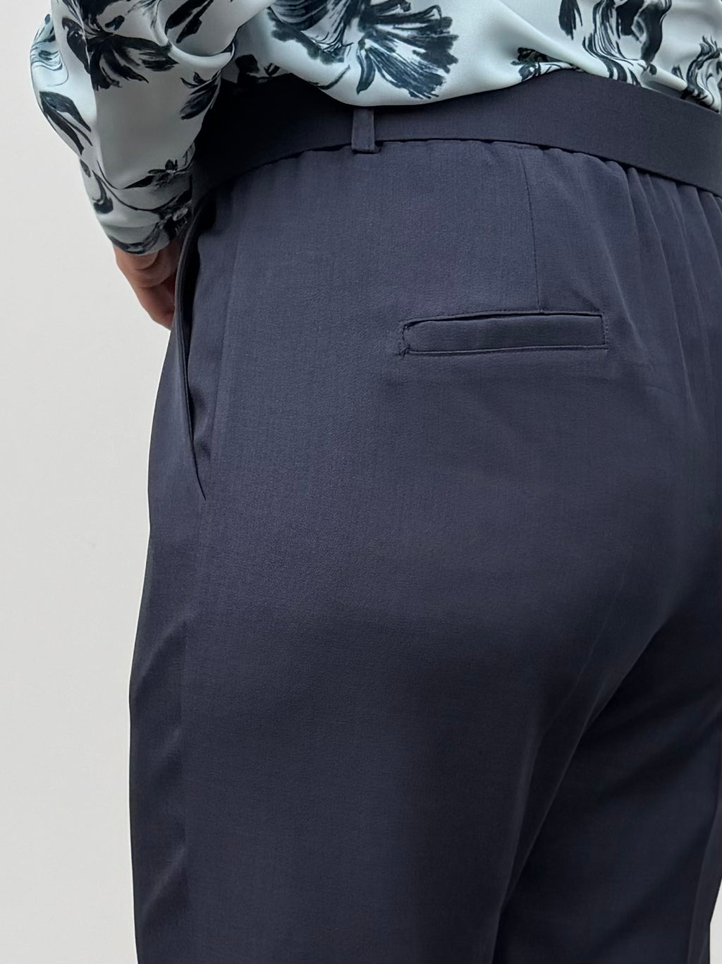 Pantalone sigaretta con cintura