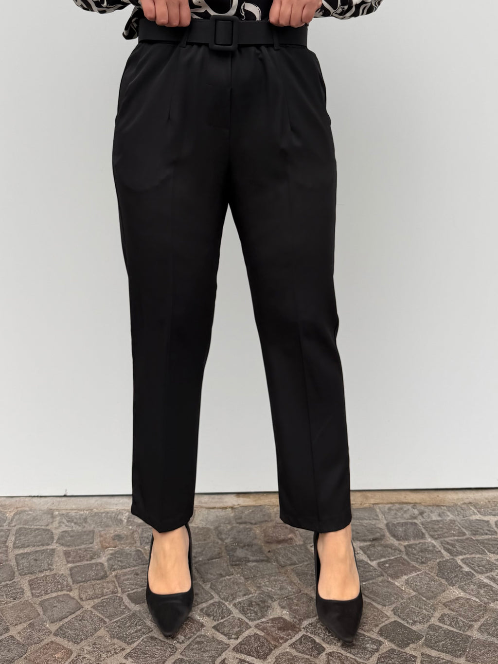 Pantalone sigaretta con cintura