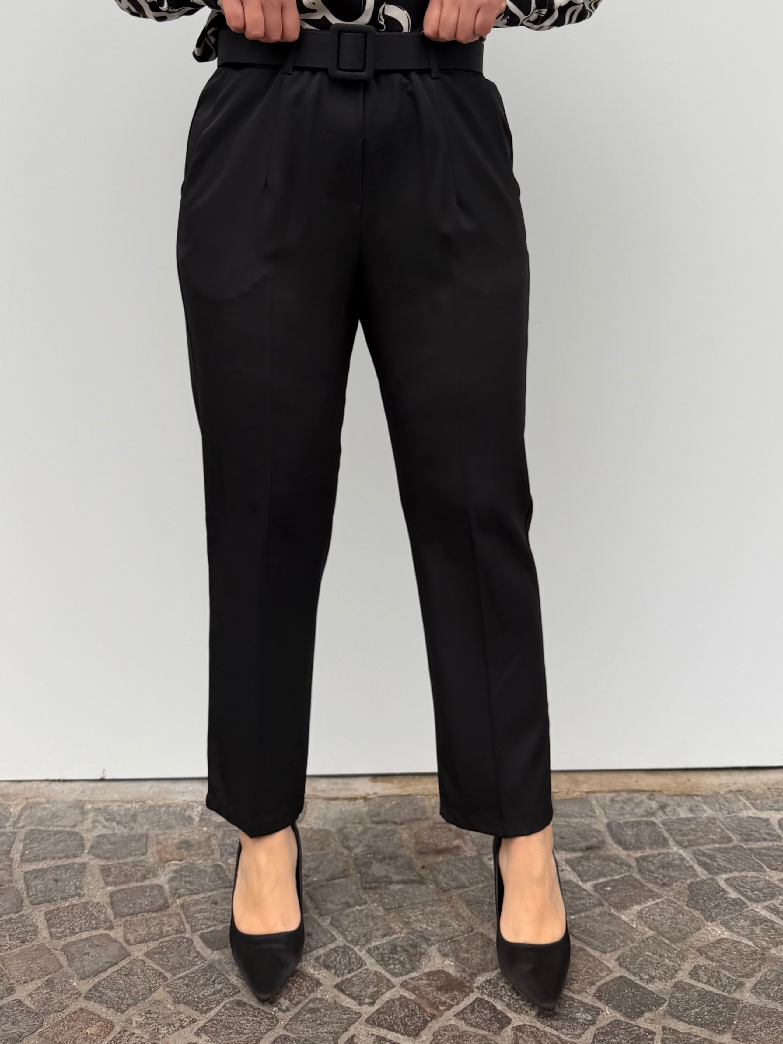 Pantalone sigaretta con cintura