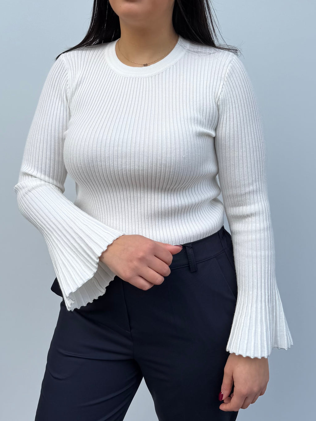 Maglia in filo con manica a campana