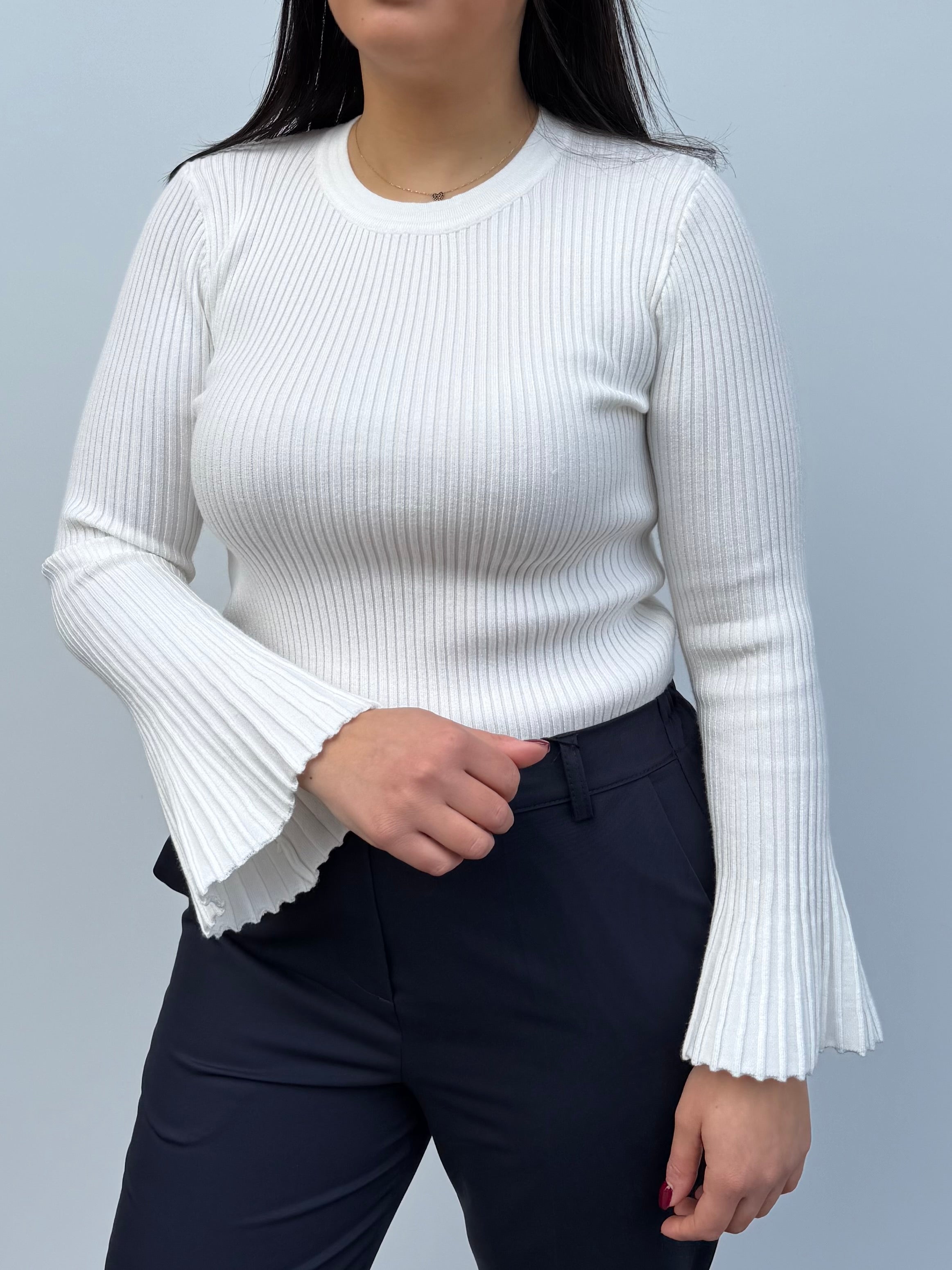 Maglia in filo con manica a campana