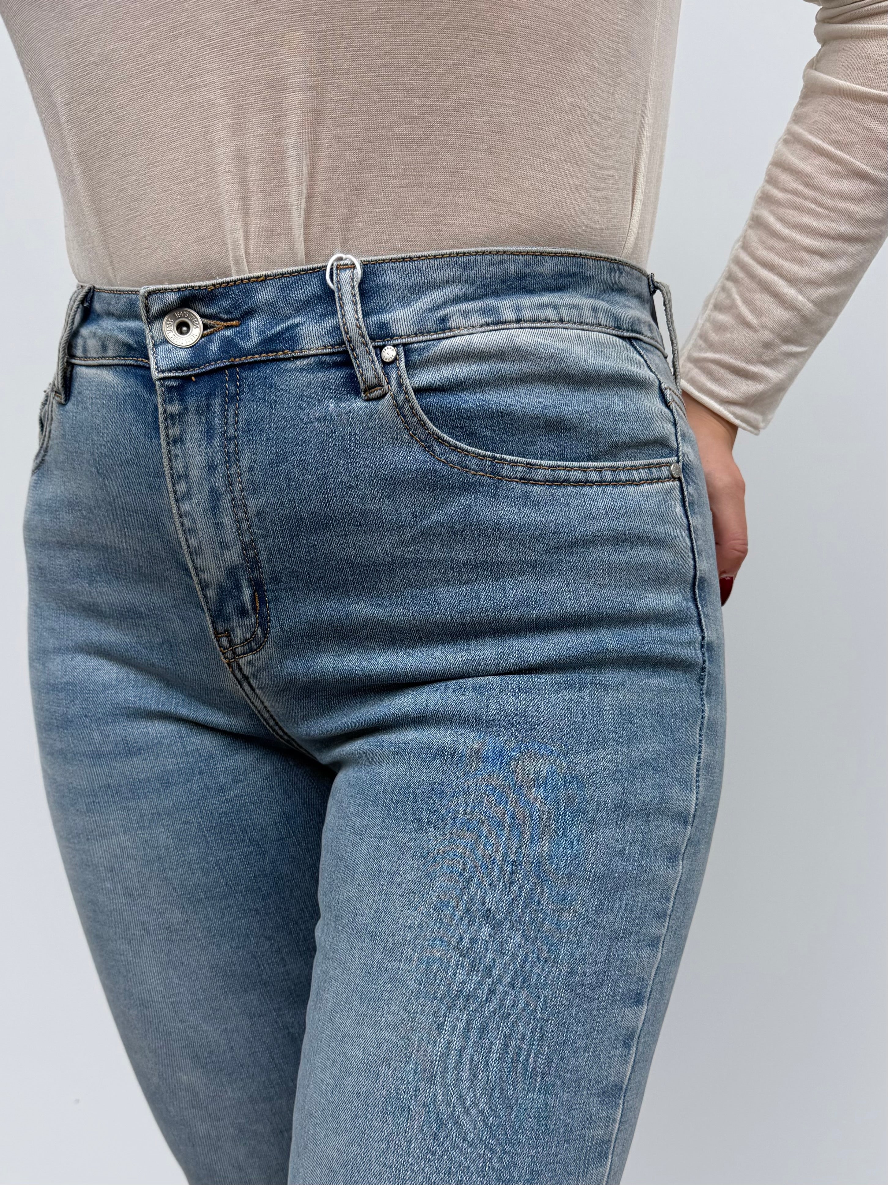 Jeans trombetta lavaggio sfumato