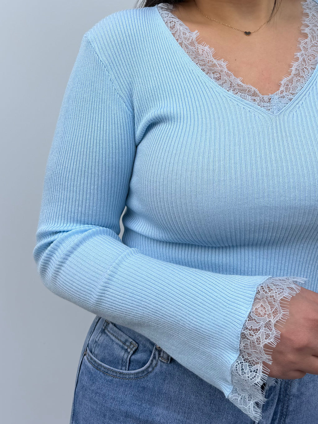 Maglia in filo con manica a campana e pizzo