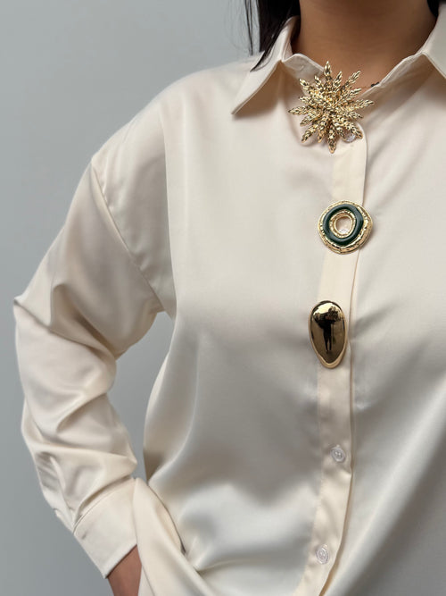 Camicia in satin con dettagli oro