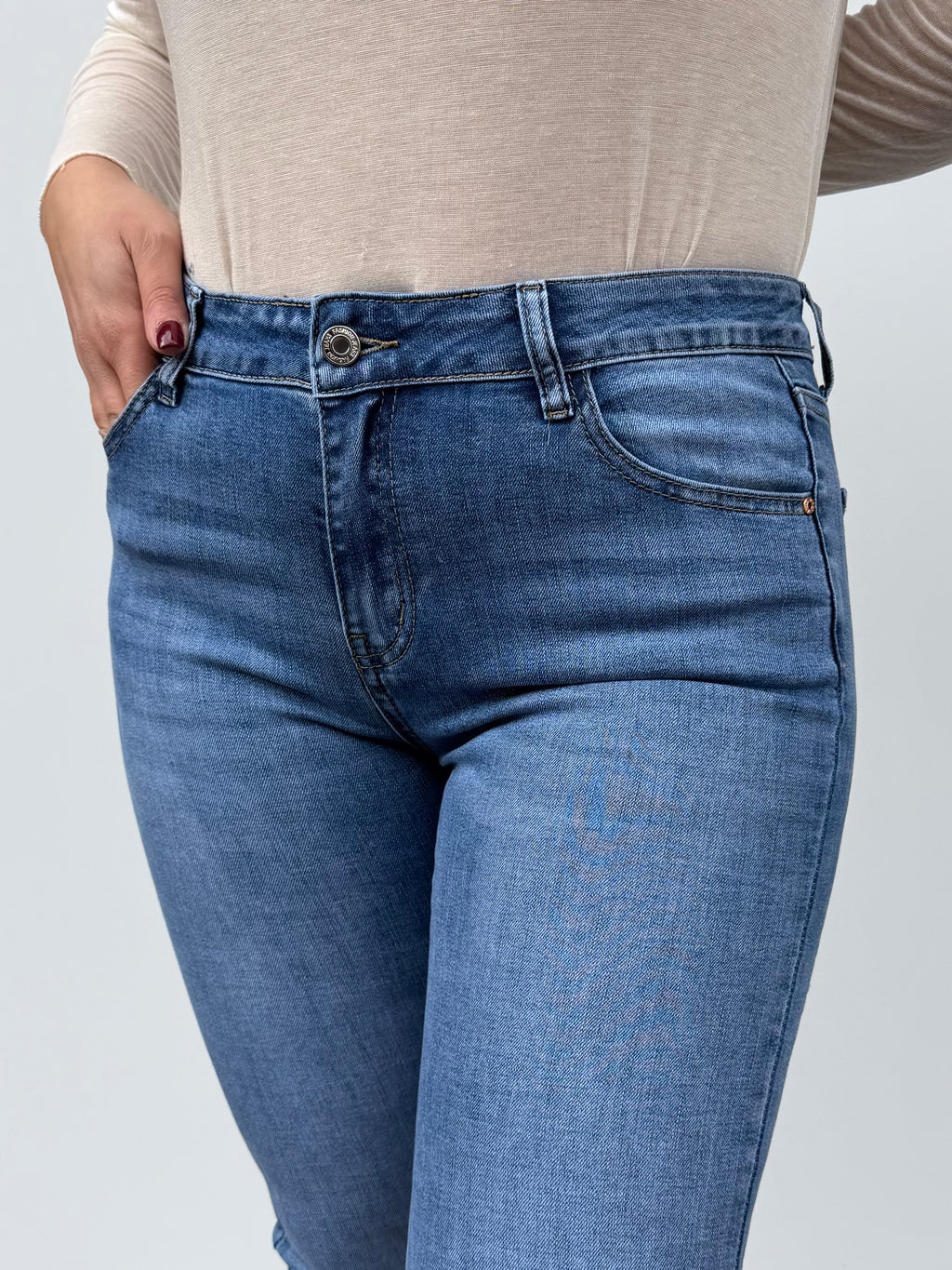 Jeans zampa lavaggio medio