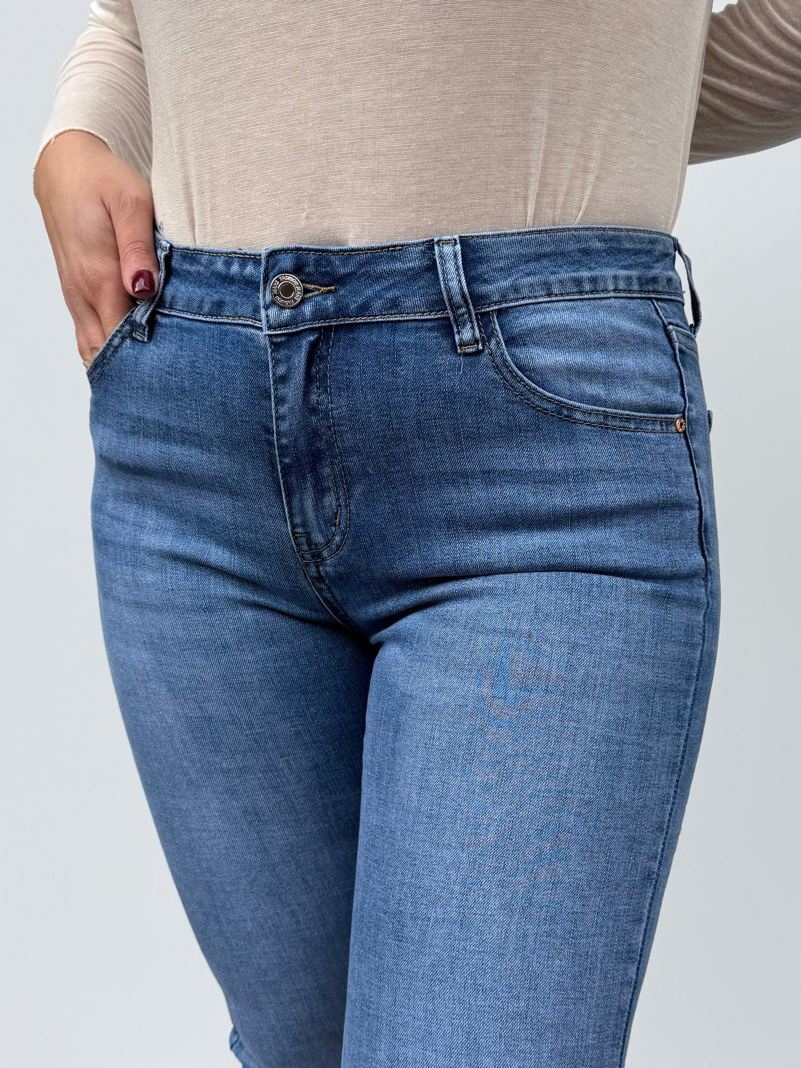 Jeans zampa lavaggio medio