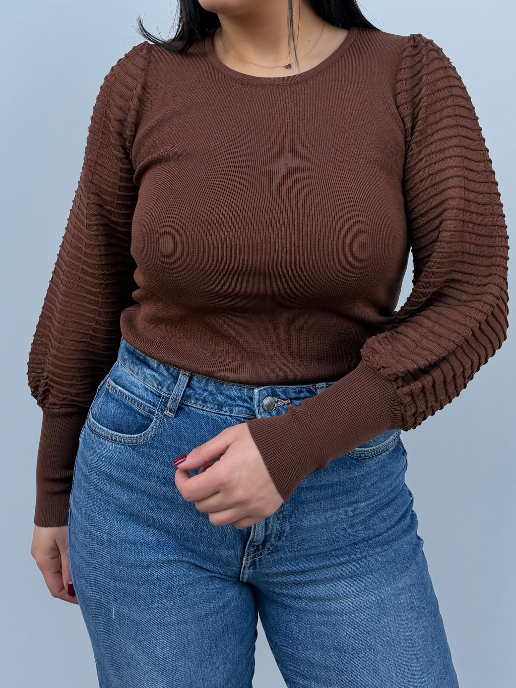 Maglia in filo con manica a sbuffo