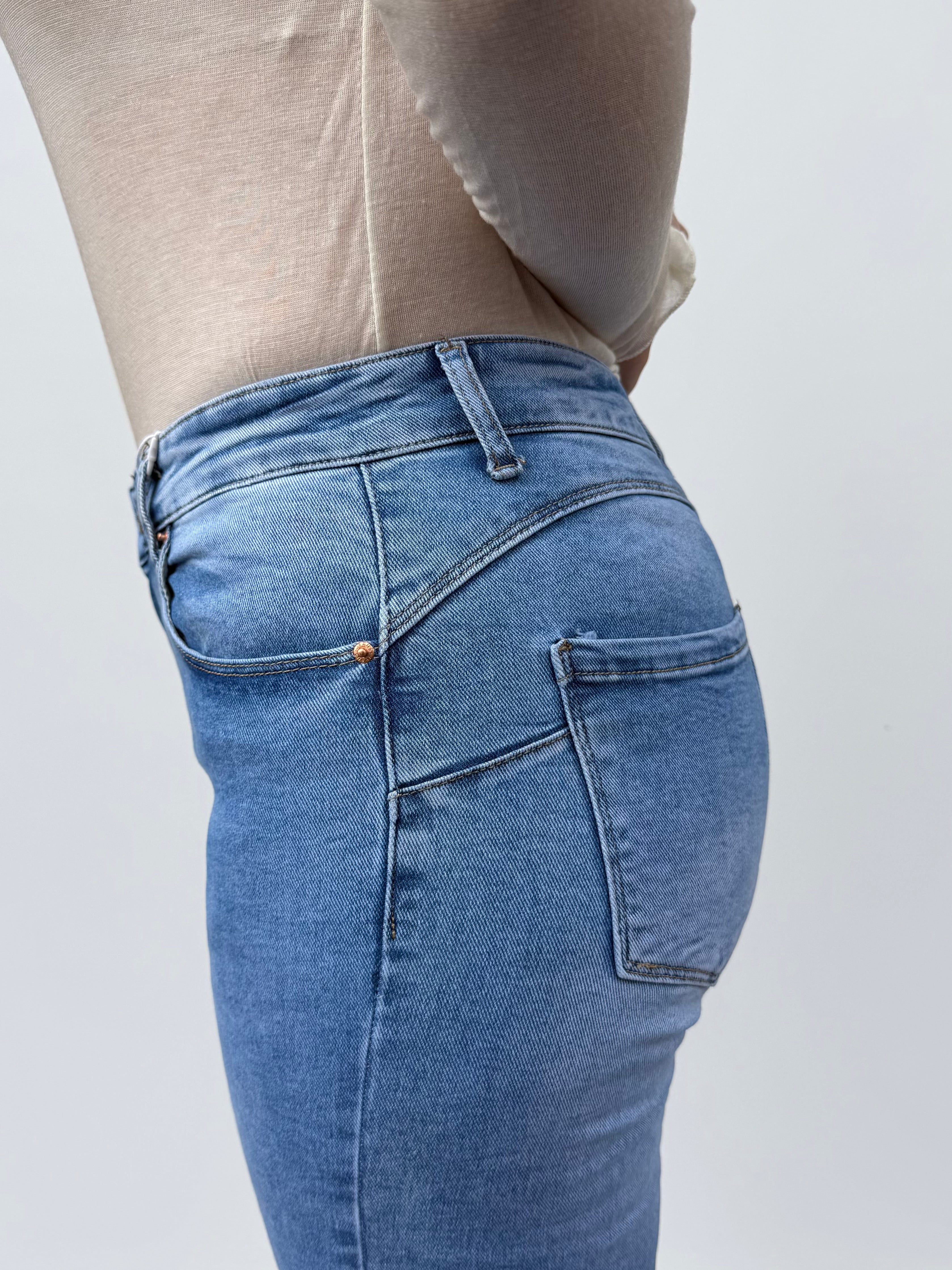 Jeans skinny lavaggio medio