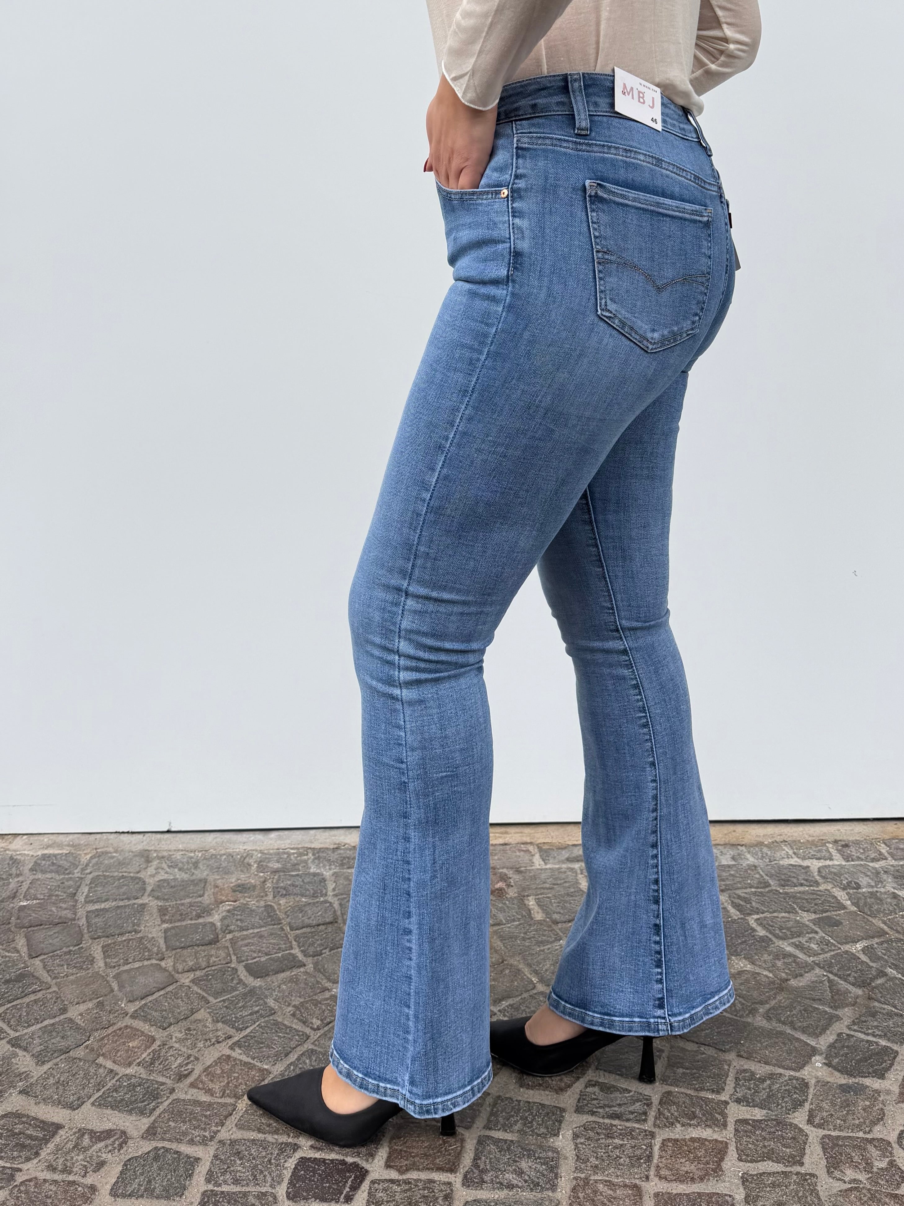 Jeans zampa lavaggio medio