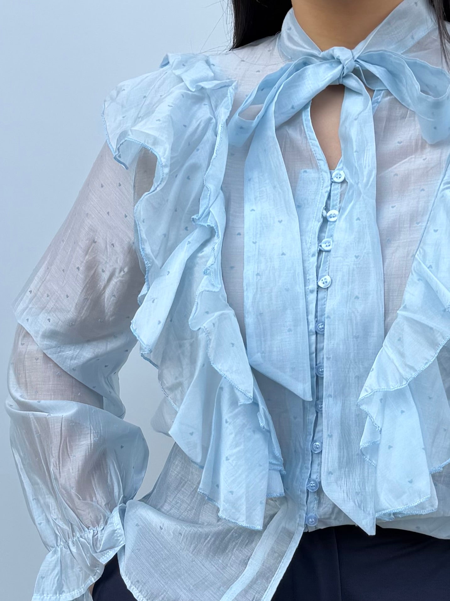 Camicia in mussola con rouge e micro cuori