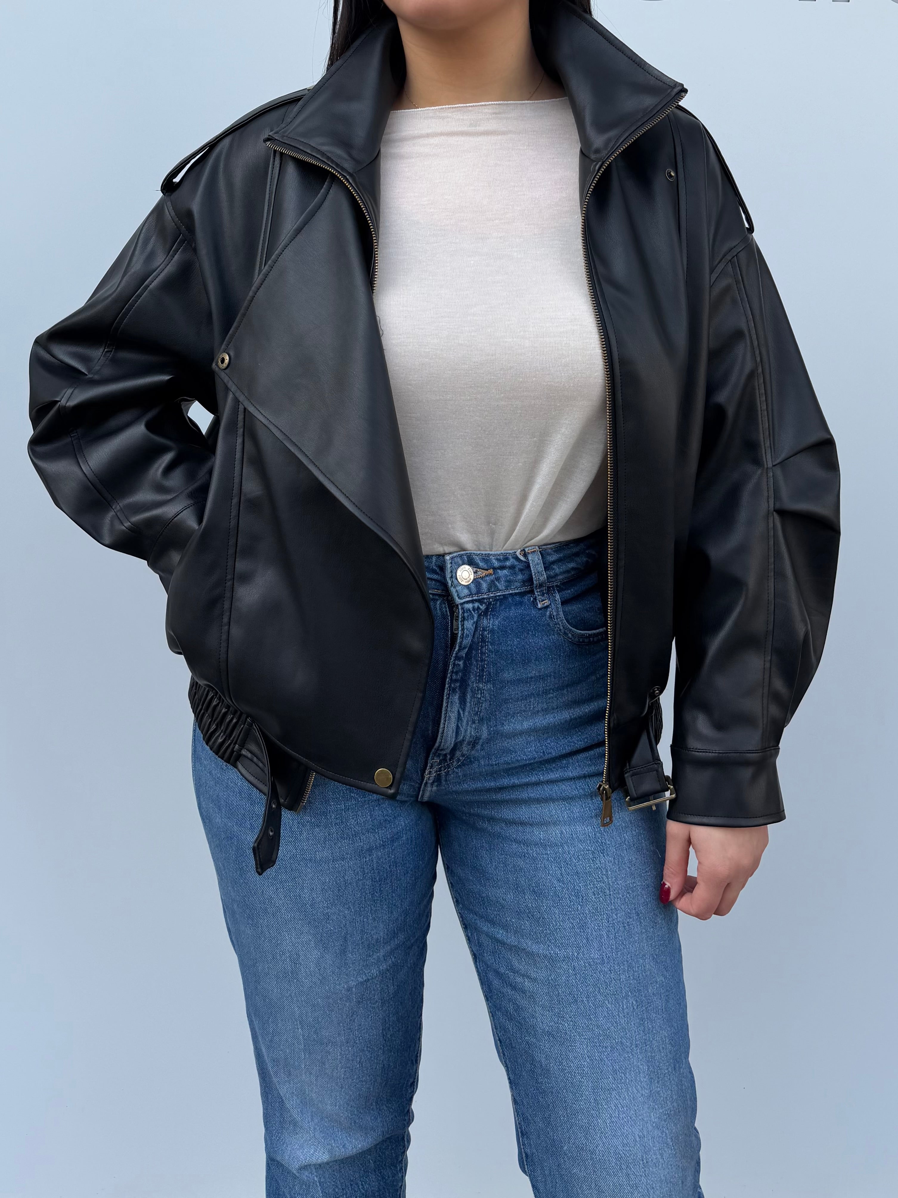 Giubbotto in ecopelle con collo alto