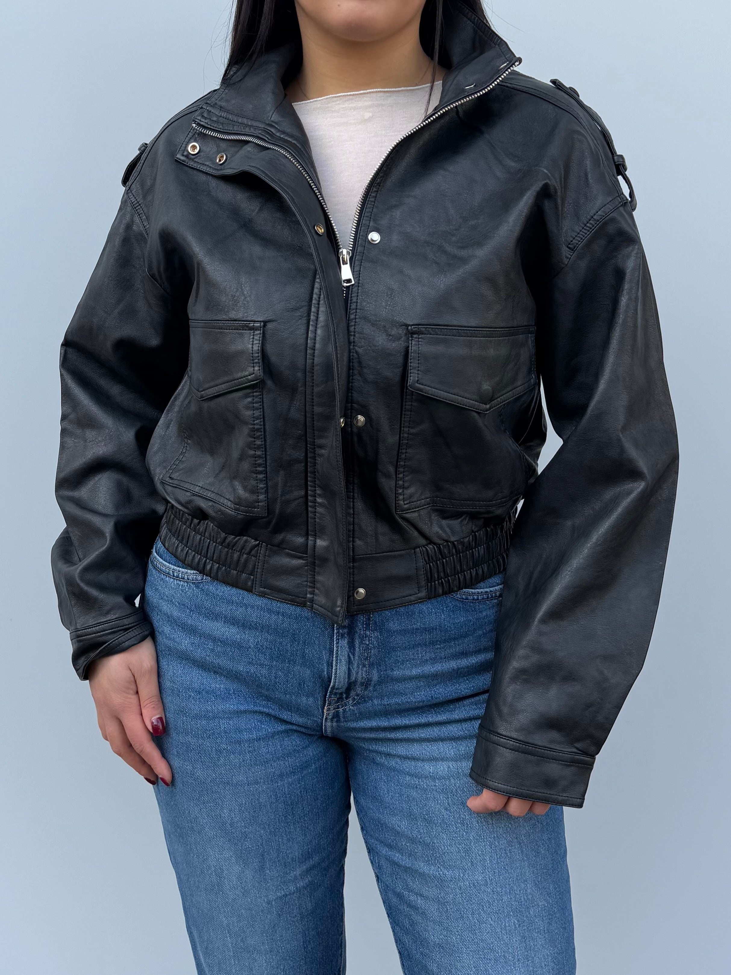 Giubbotto in ecopelle con zip e tasche